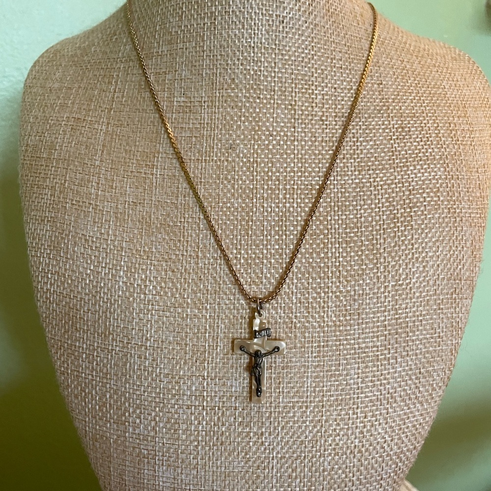 Elegant Gold Cross Pendant Necklace